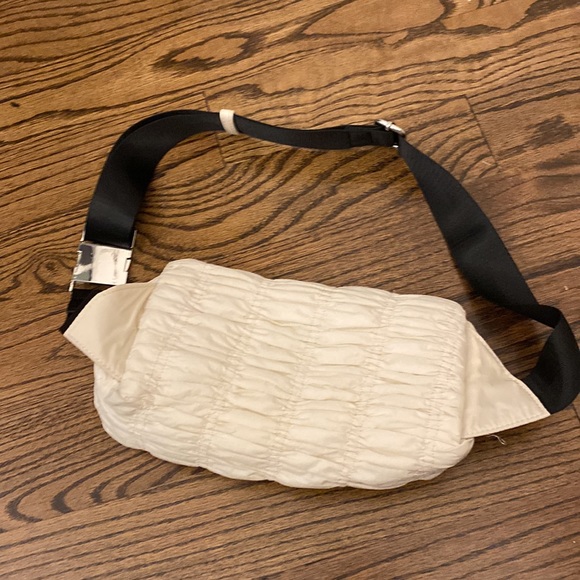 Cream nylon Zara belt bag with Black strap and chrome utility buckles - Picture 4 of 7